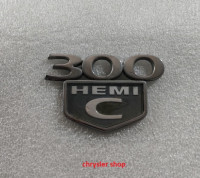 nápis 300 C HEMI na kufr - ORIGINÁLNÍ DÍL